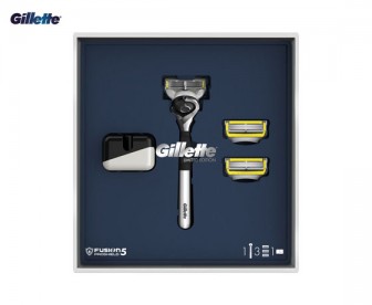 Gillette 吉列 剃须刀限量版礼盒 (含3个刀头+刀架底座) Gillette 吉列 剃须刀限量版礼盒 (含3个刀头+刀架底座)